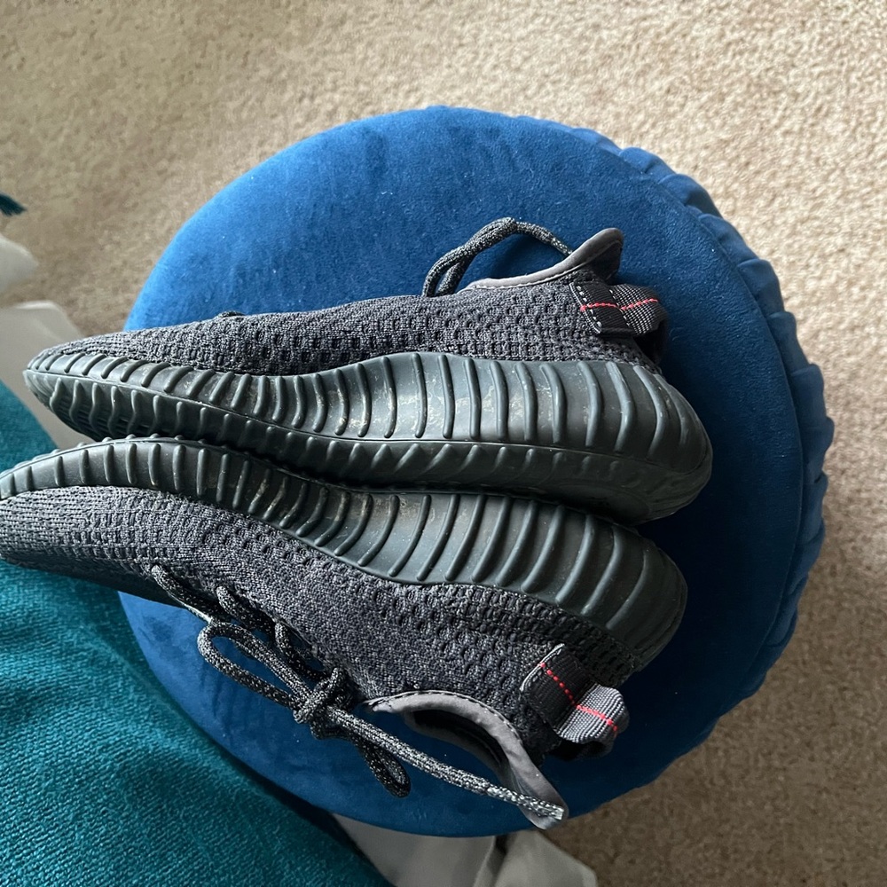 Yeezy Boost 350 V2 Black (non-reflective)